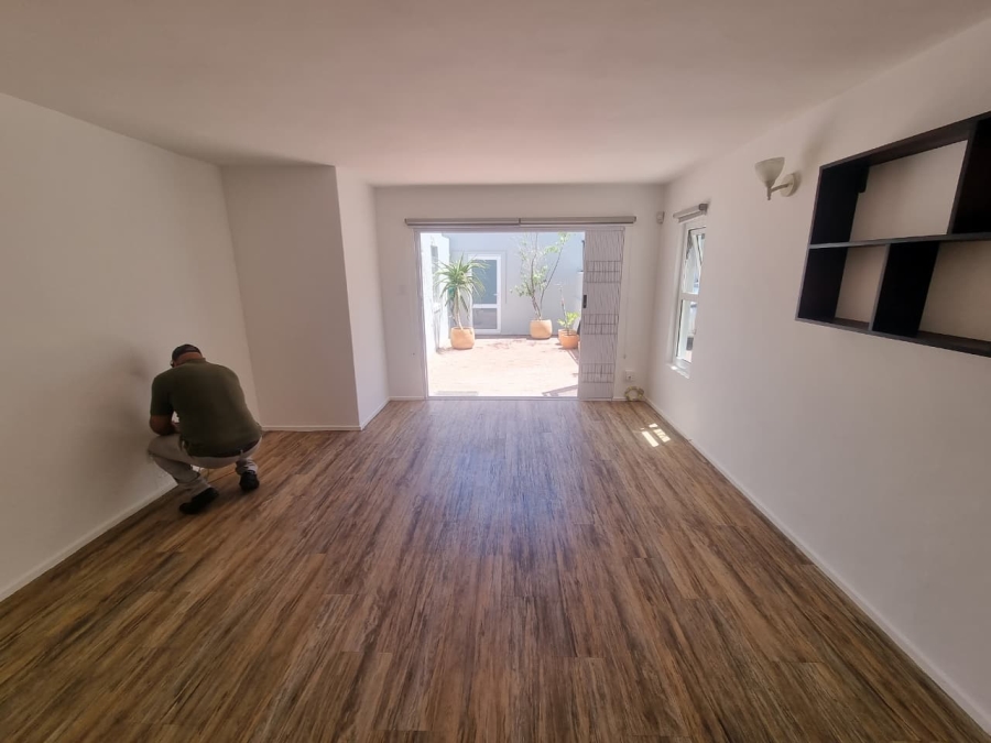 2 Bedroom Property for Sale in Claremont Upper Western Cape